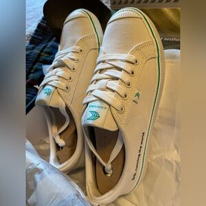 Womens Cariuma Skimm oca sneakers size 8.5 nib